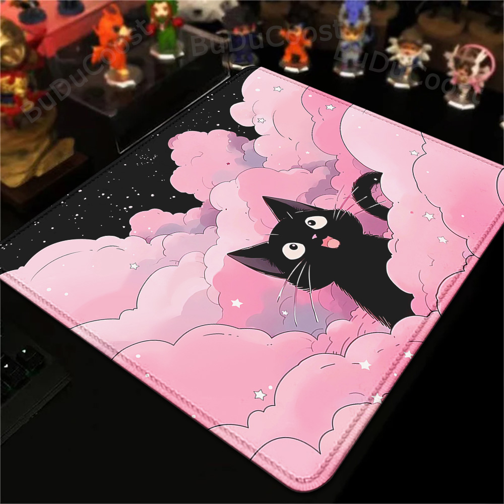Desk Setup Pink - 18x22cm mały dywanik czarny kot chmury