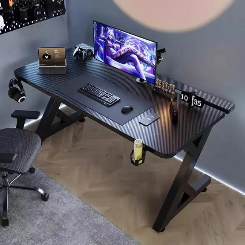 Minimalistyczne czarne biurka  – Desk Setup Black recenzja i cena