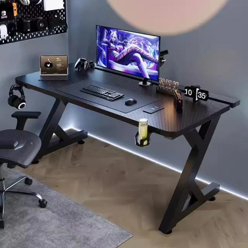 Minimalistyczne czarne biurka  – Desk Setup Black recenzja i cena