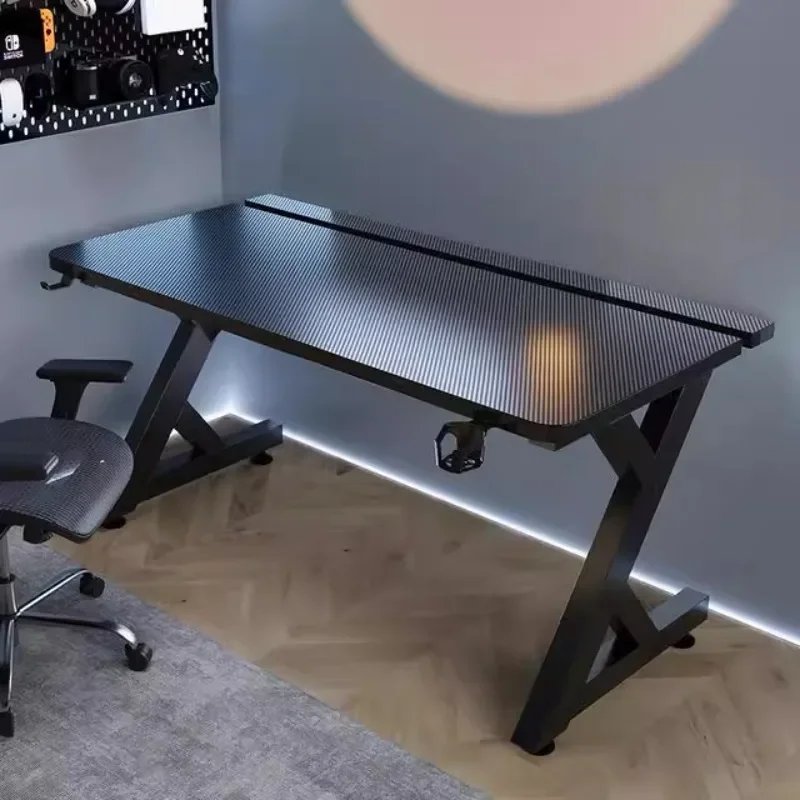 Minimalistyczne czarne biurka  – Desk Setup Black recenzja i cena