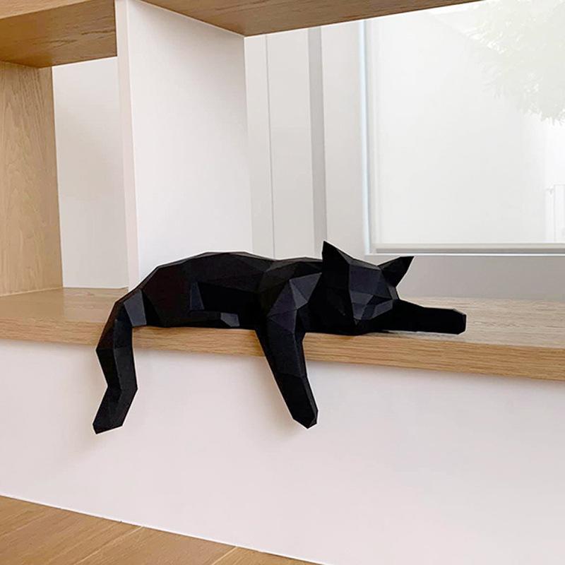 Czarno-biała statuetka kota -  – Desk Setup Black recenzja i cena
